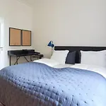 Big Time Luxury Apt In Vestebro