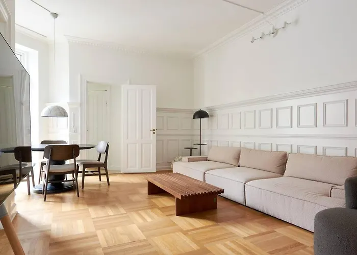 Big Time Luxury Apt In Vestebro